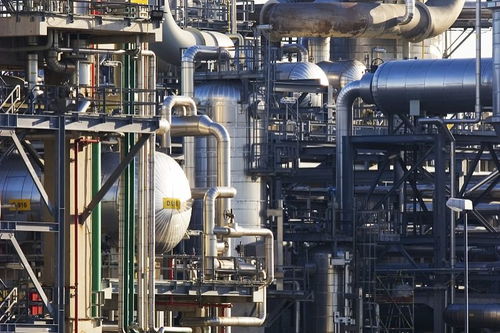 上半年化工原料生產超額完成計劃，材料科學研究助力產能提升